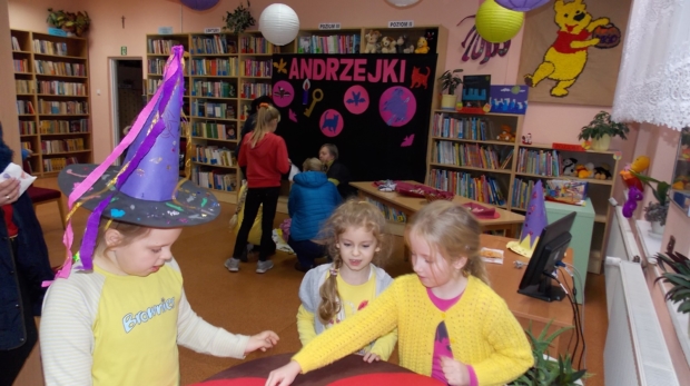 20151130-06-Andrzejki-w-bibliotece